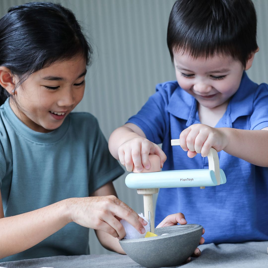 Plan Toys Stand Mixer Set