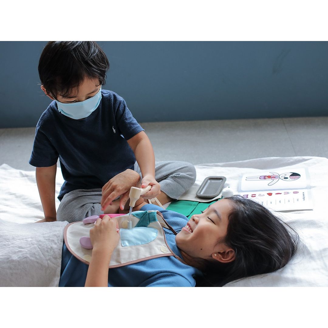 Plan Toys Surgeon Set