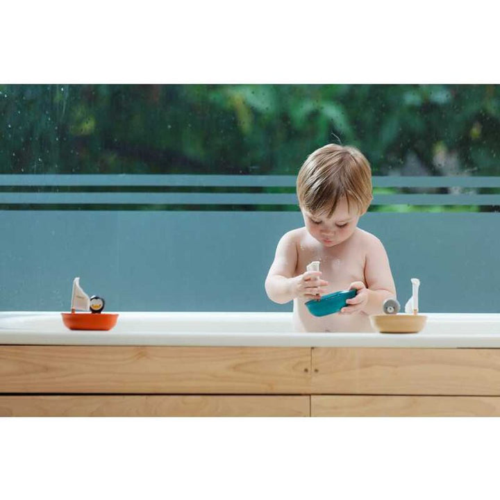 Plan Toys Sailing Boat - Polar Bear