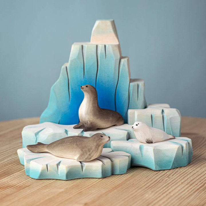 Bumbu Harp Seal Family and Iceberg Set