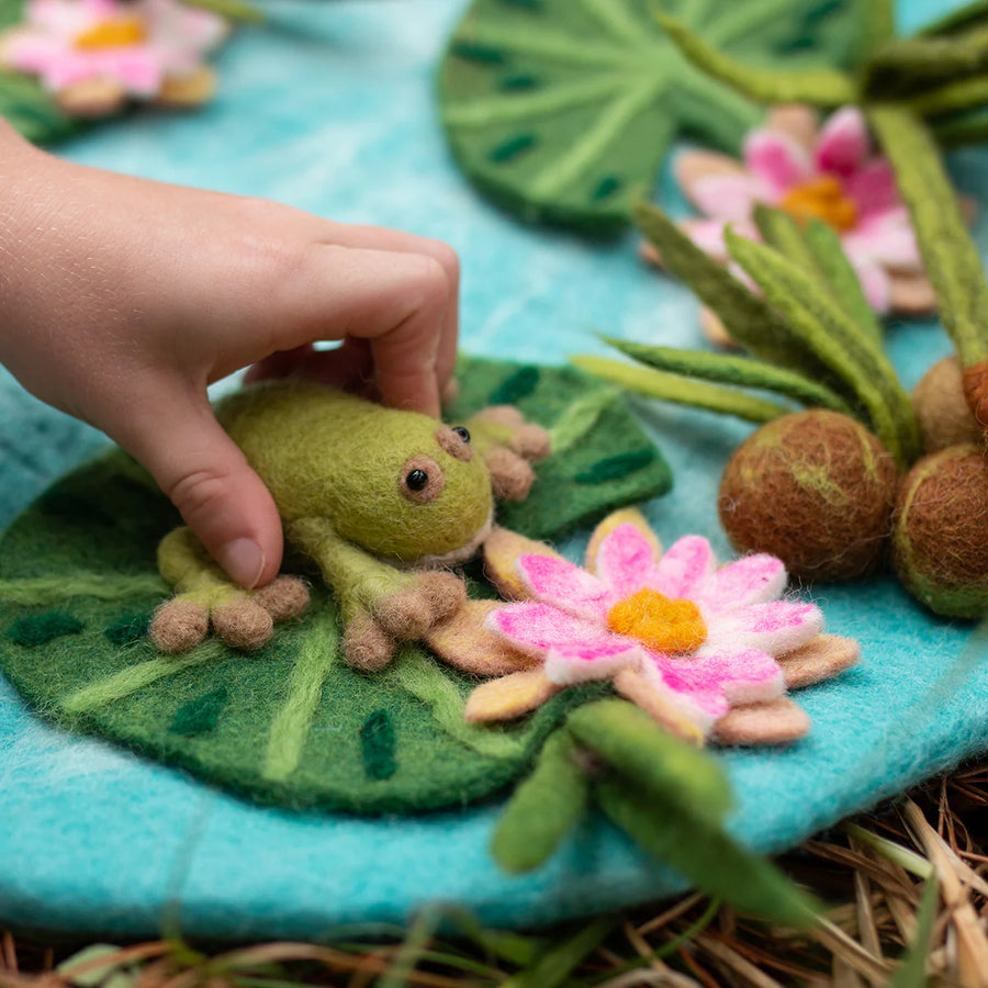 Hopalong Hollow Lily Pad Felt Habitat