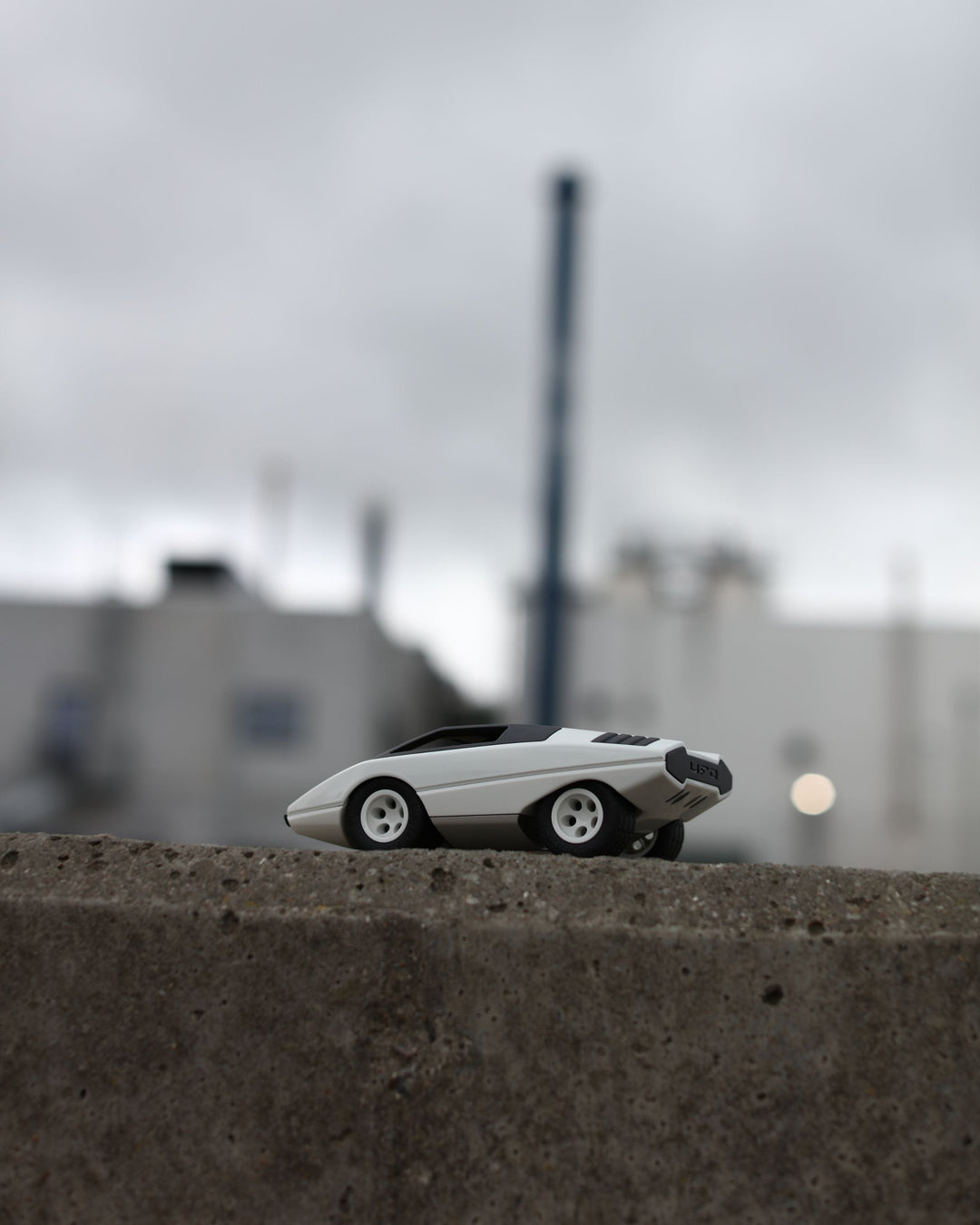 Car UFO COLOMBA White