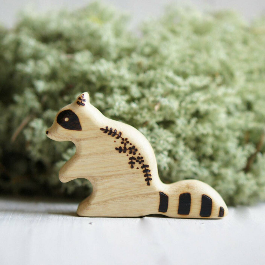Wooden Raccoon, Sitting