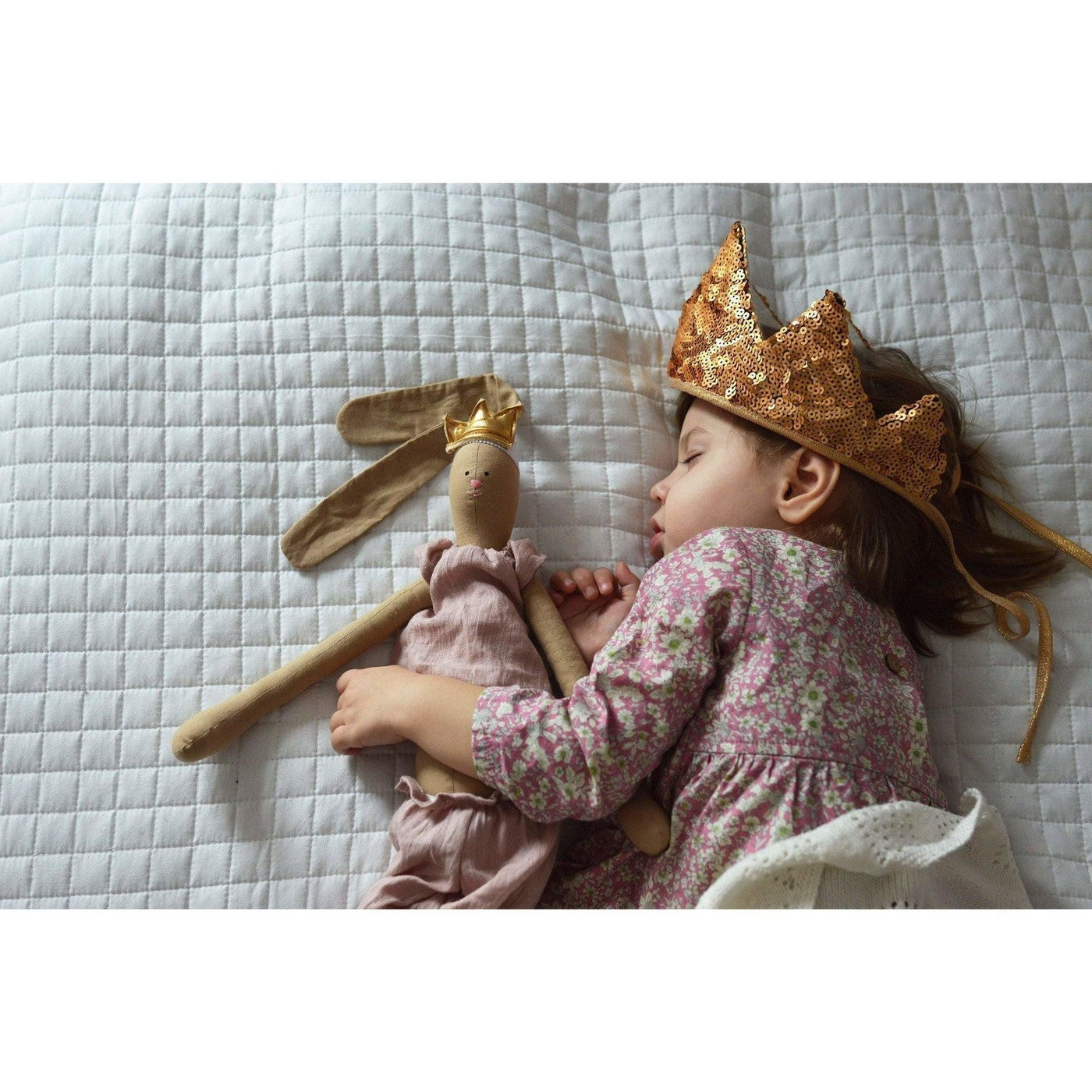 “Gold Sequins” Crown and Wand Magic Set