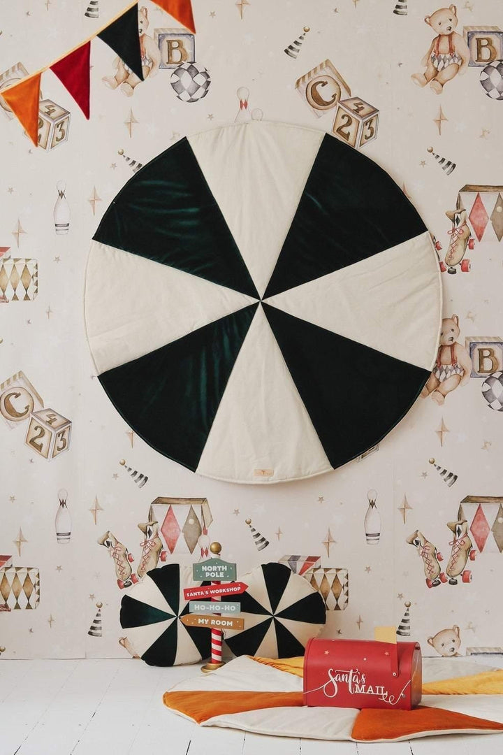 Christmas “Green Candy” Round Patchwork Mat