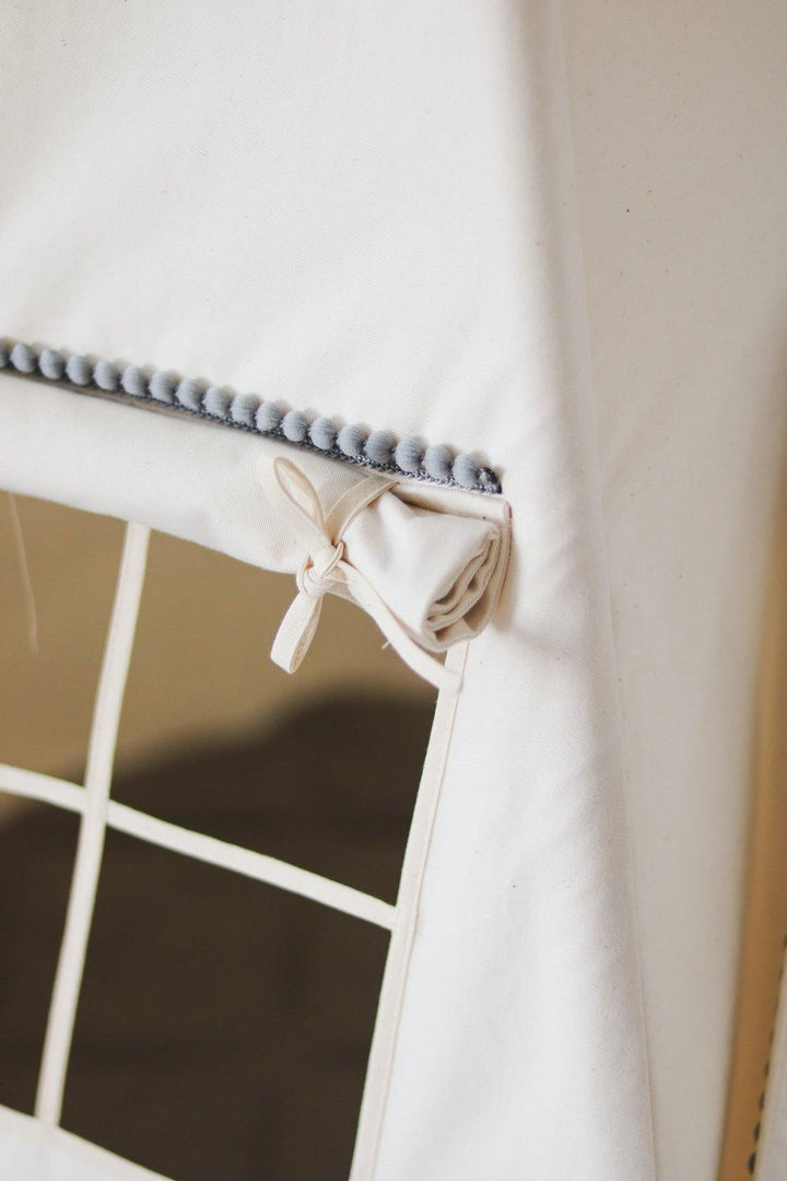 “Grey Pompoms” Teepee with Pompoms and Round Mat Set