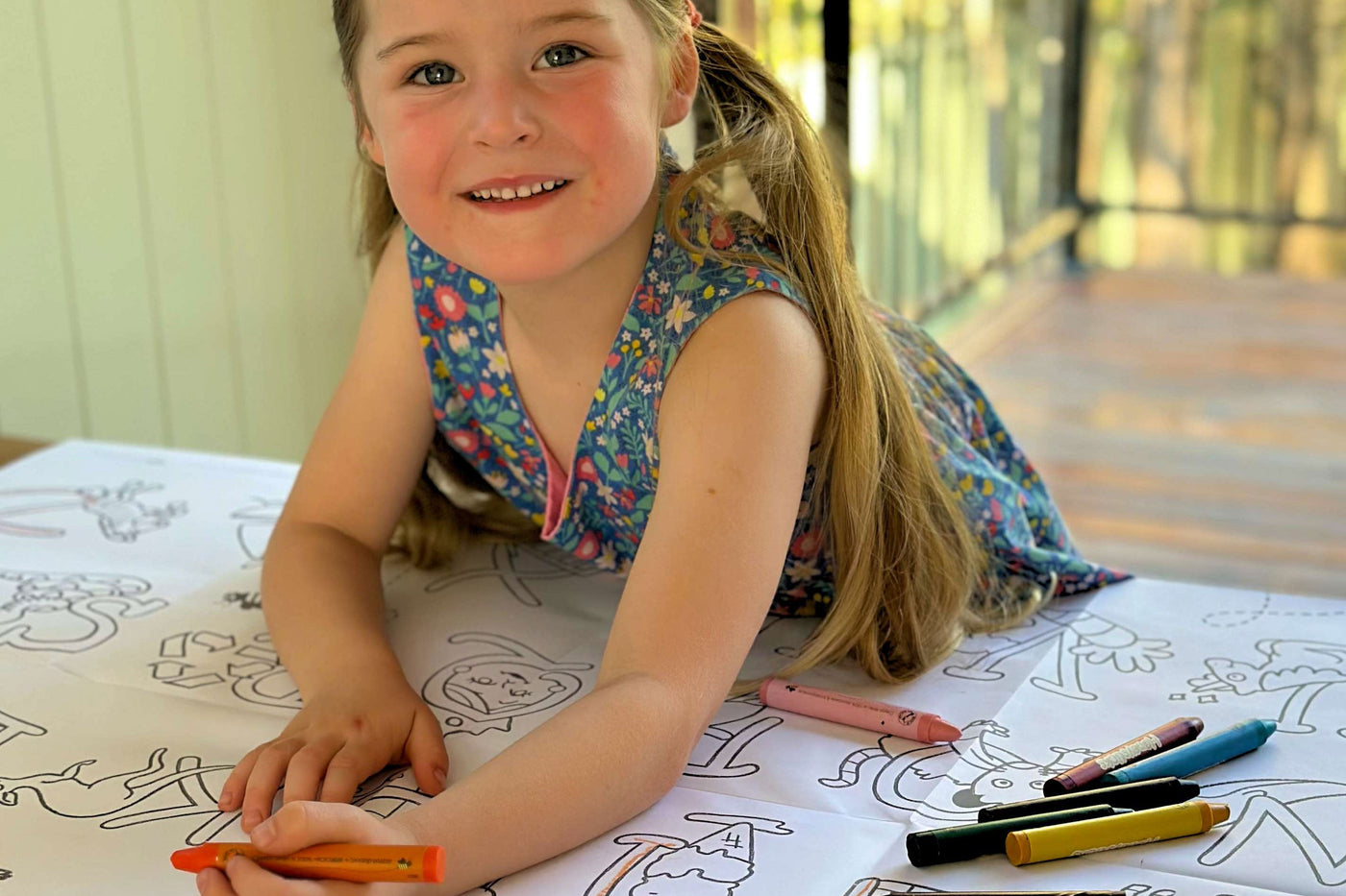 Honeysticks Jumbo Posters and Crayons Activity Set