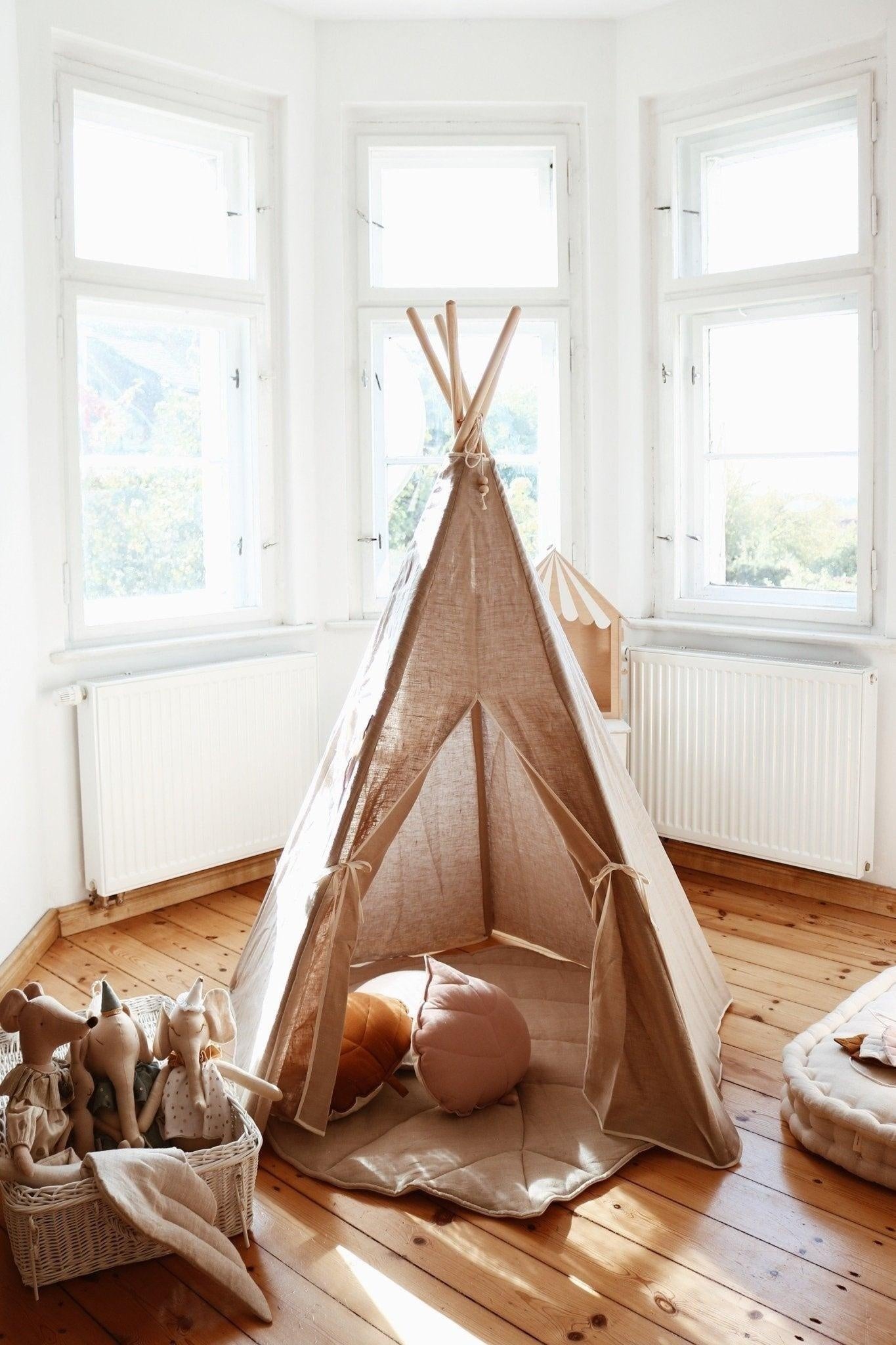 “Natural Linen” Teepee Tent and "White and Grey" Leaf Mat Set