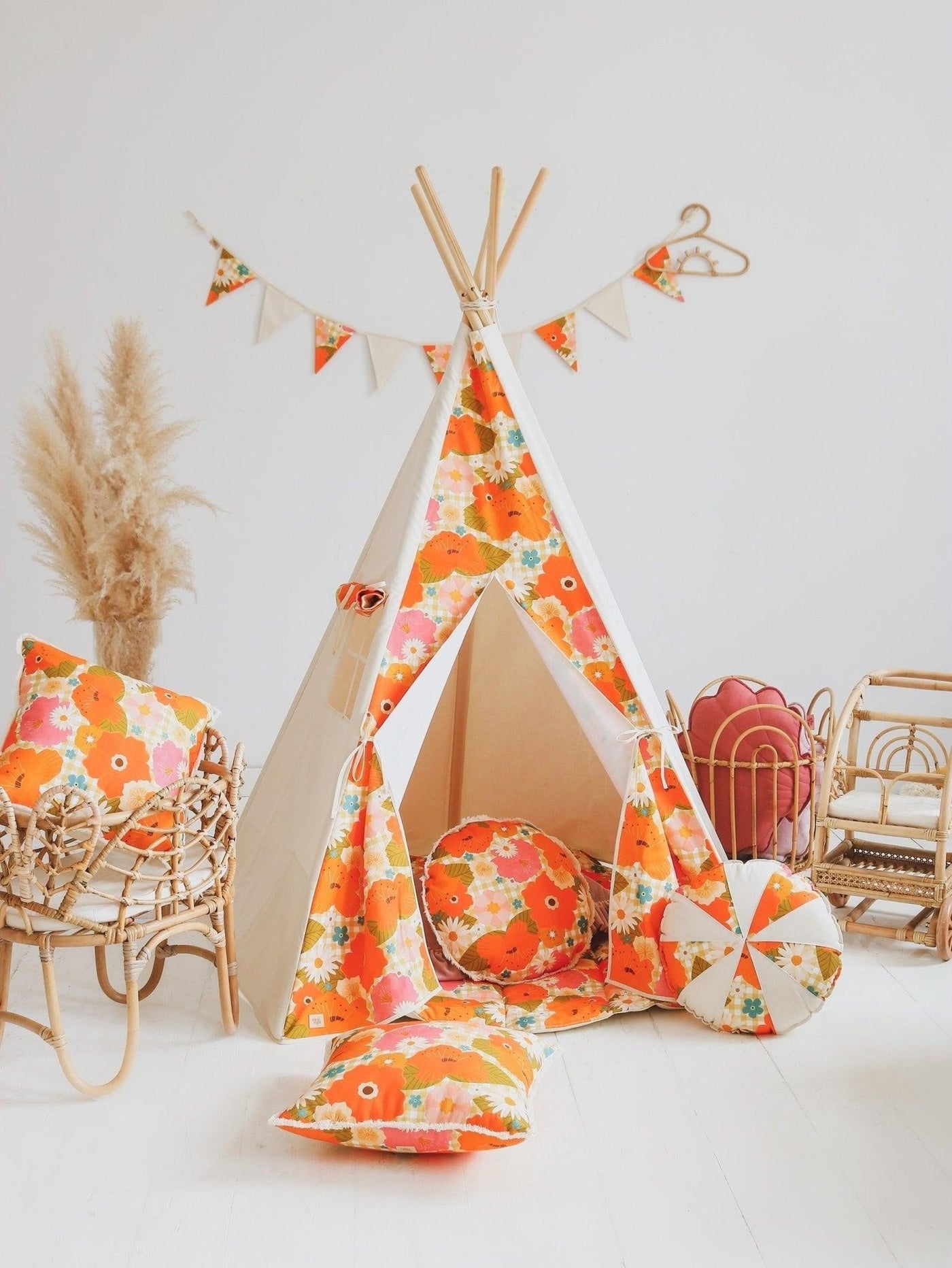 “Picnic with Flowers” Teepee Tent and Mat Set