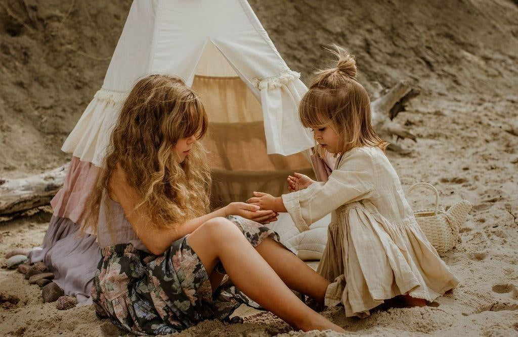 “Powder Frills” Teepee Tent with Frills and "Powder Pink" Shell Mat Set