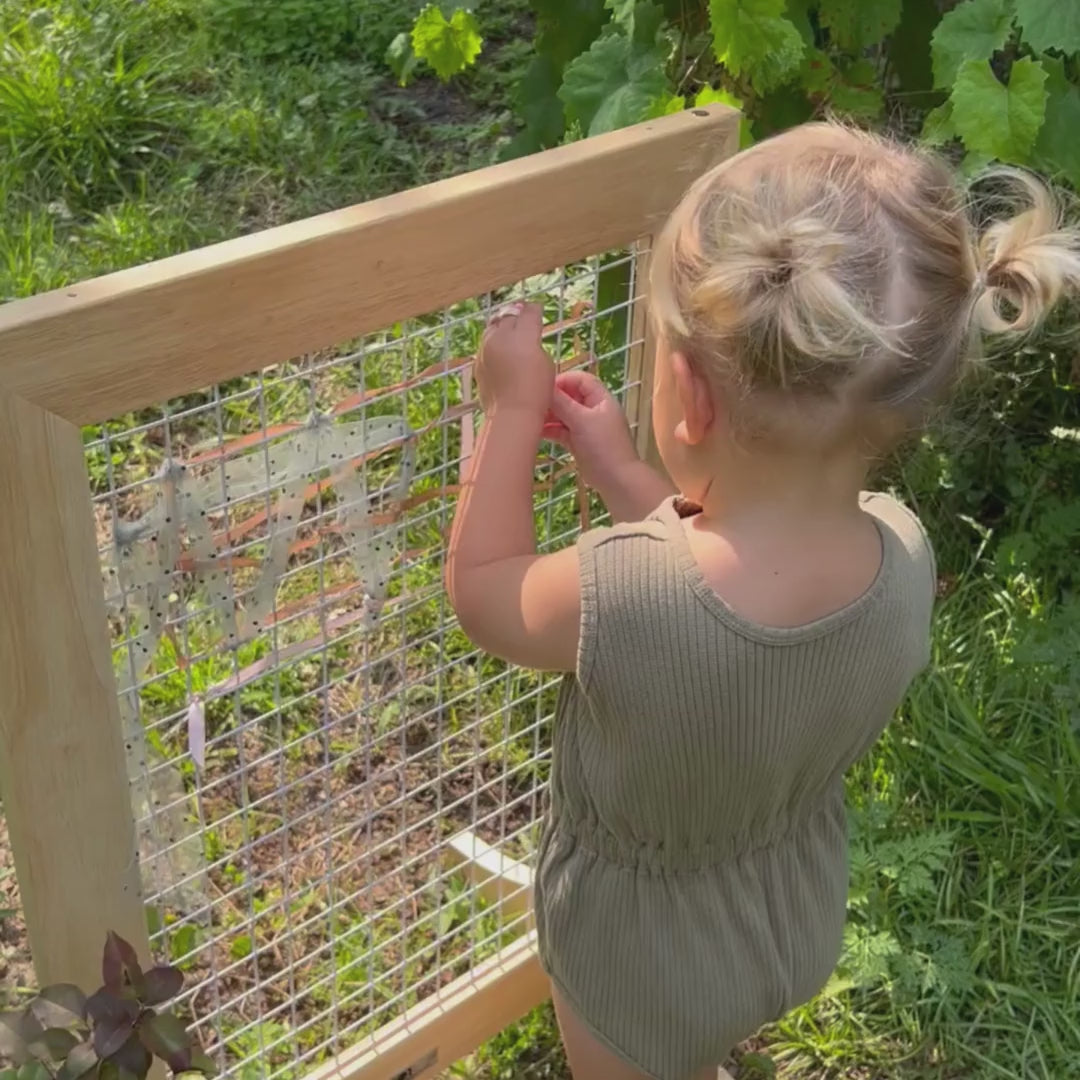 Q Toys Wooden Weaving Station