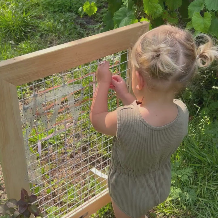 Q Toys Wooden Weaving Station