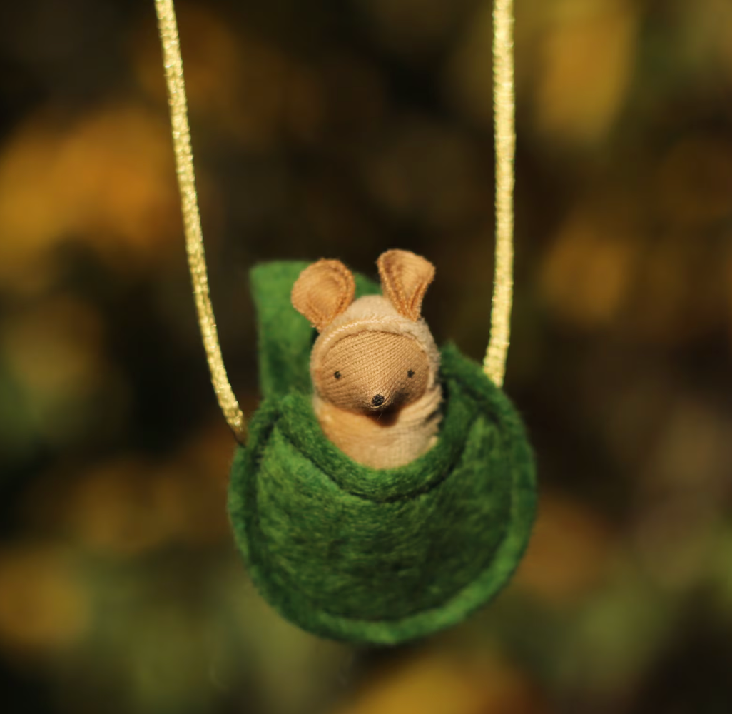 Fairyshadow Critter Necklace, Tan Mouse