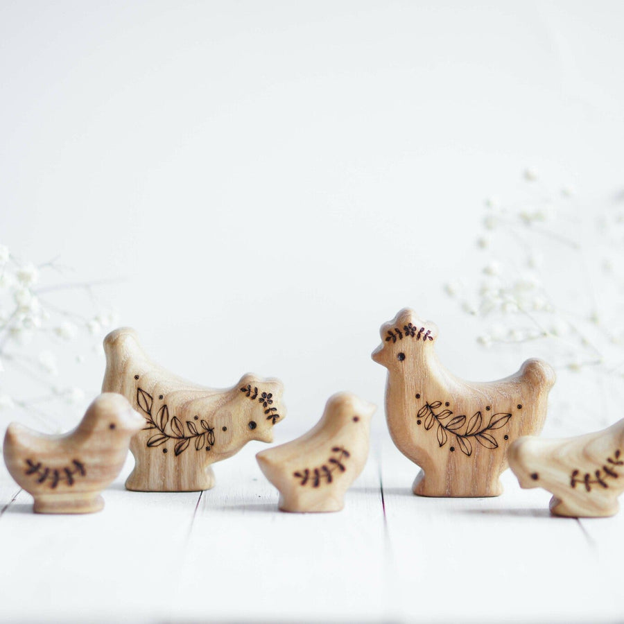 Wooden Hen, Standing