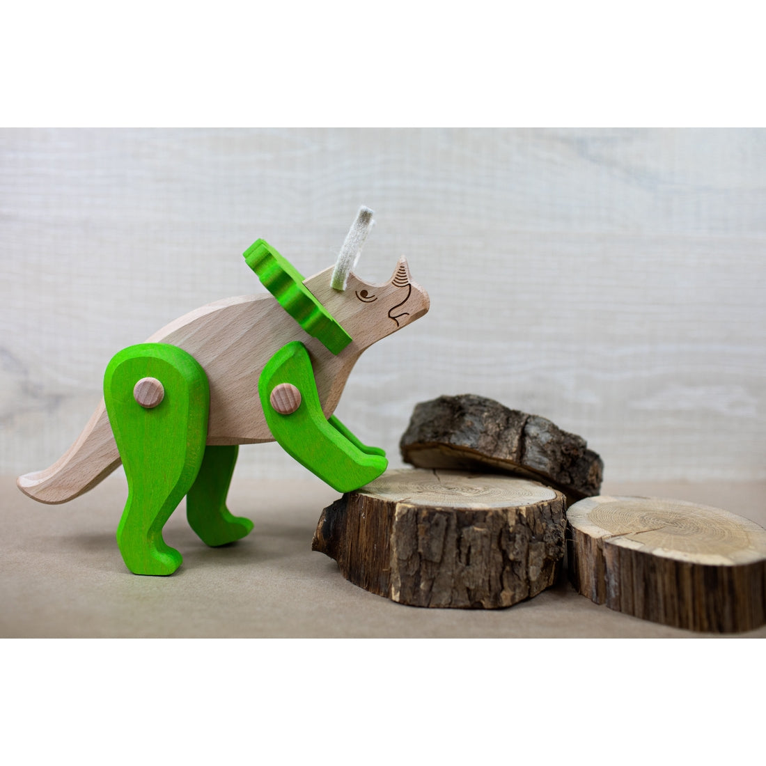 Sale Bajo Triceratops Action Figure