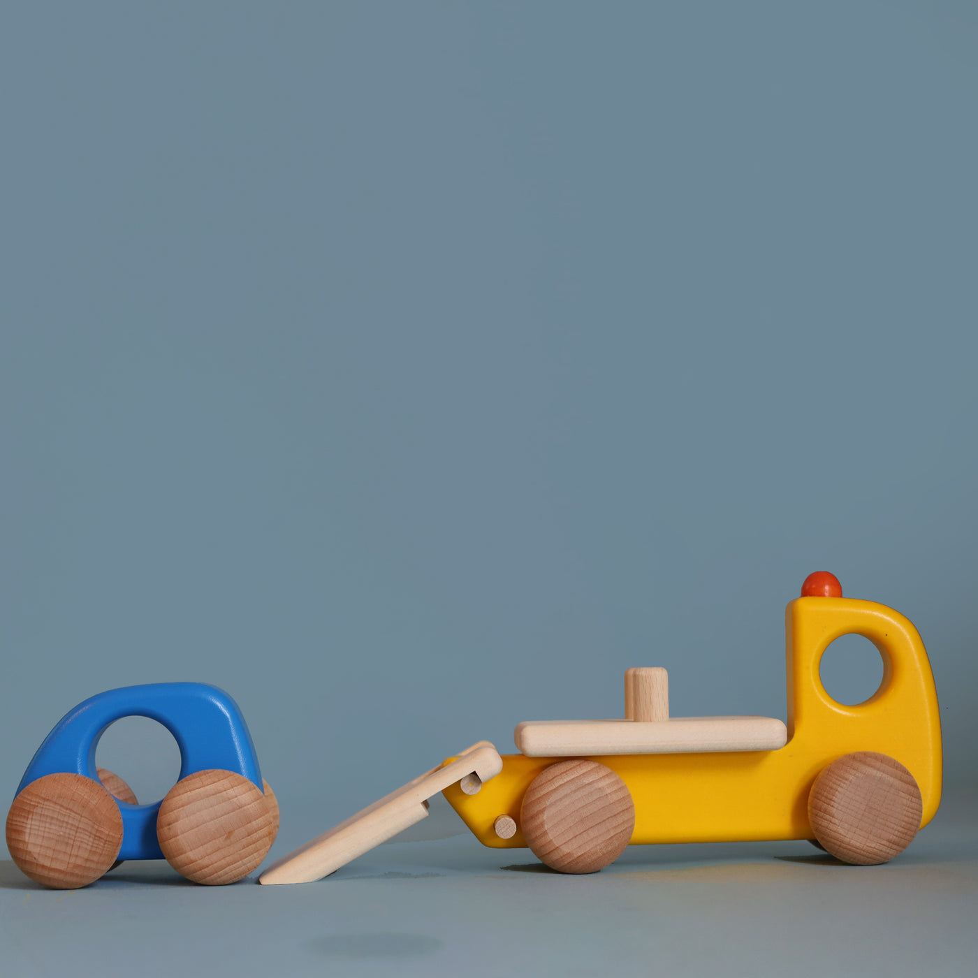 Bajo Wooden Tow Truck