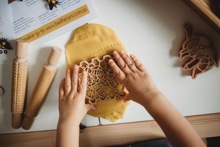 Sale Teddy Bear Bee &amp; Honey Comb Eco Cutter Set