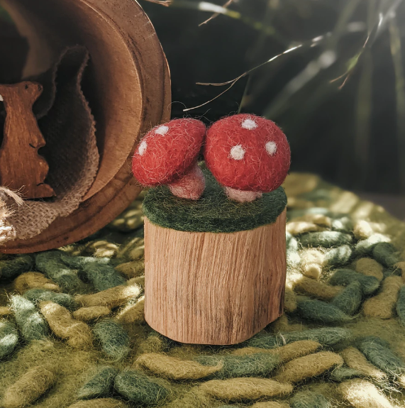Papoose Small World Toadstool Trunk