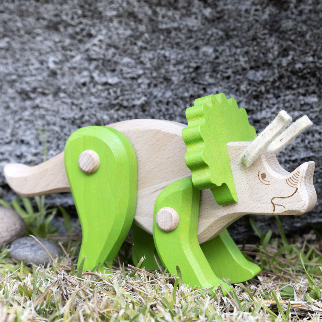 Bajo Triceratops Action Figure