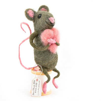 Felt Sitting Hugging Heart Mouse