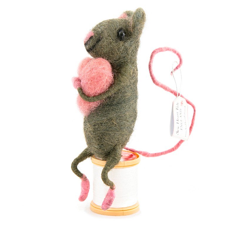 Felt Sitting Hugging Heart Mouse