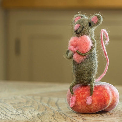 Felt Sitting Hugging Heart Mouse