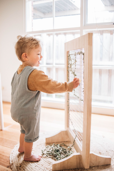 Q Toys Wooden Weaving Station